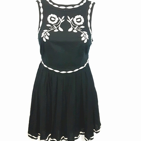Free People Floral Embroidered Skater Dress Birds of a Feather Boho Size 2 - Picture 2 of 9